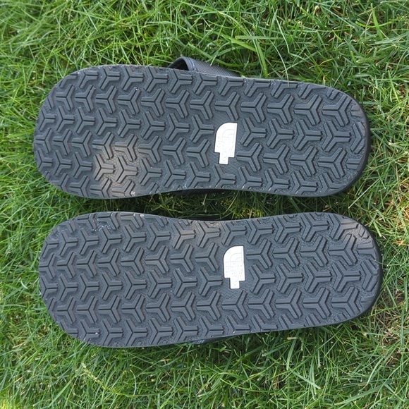 Men's 11 North Face Sandals - Picture 3 of 5